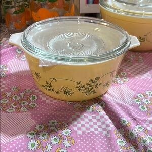 Pyrex Green and Yellow Food Storage Bowl with Glass Lid